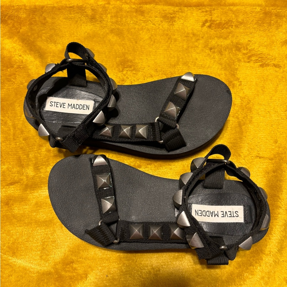 Steve Madden Size 5.5 Black Sandals